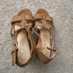 X-Appeal Platform Heels Suede Size 7